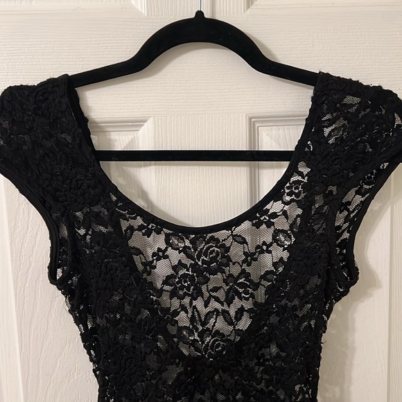 Boutique Sexy High Low Lace tunic - Picture 6 of 8